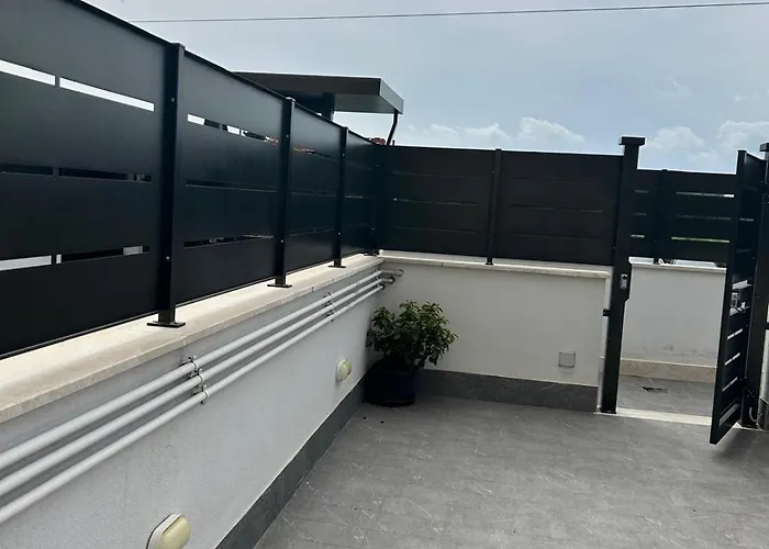 Loft 421 *